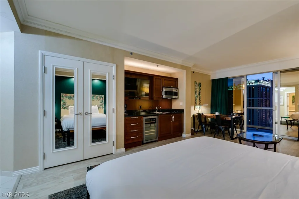 145 HARMON, Las Vegas, NV 89109