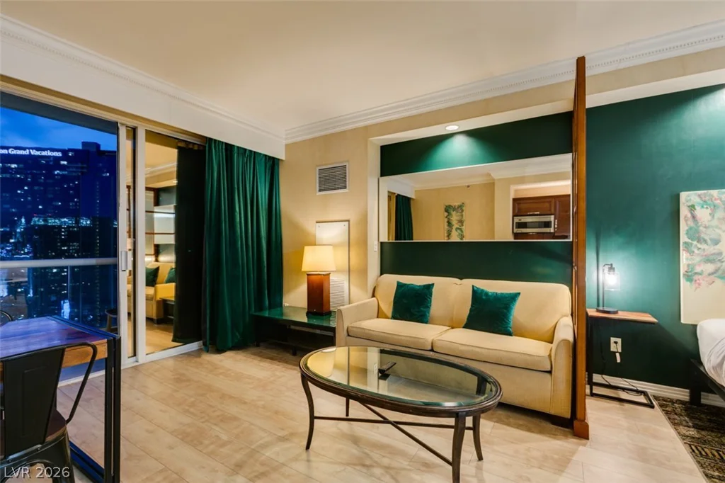 145 HARMON, Las Vegas, NV 89109
