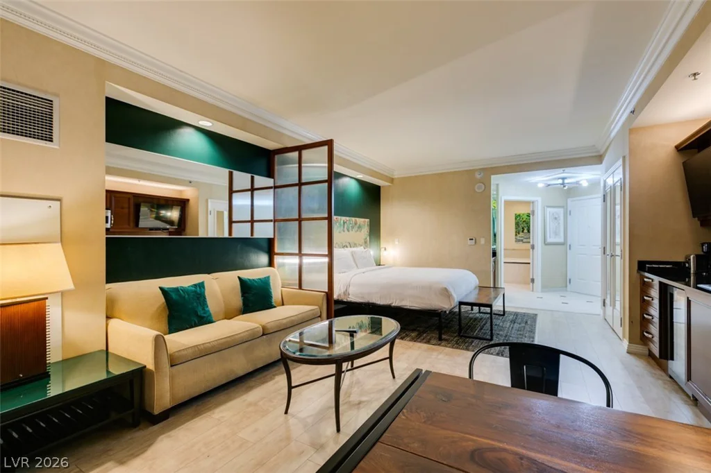 145 HARMON, Las Vegas, NV 89109