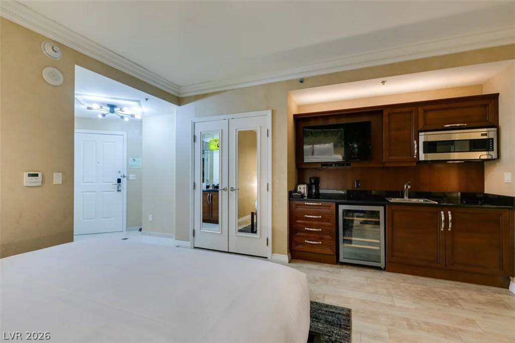 145 HARMON, Las Vegas, NV 89109