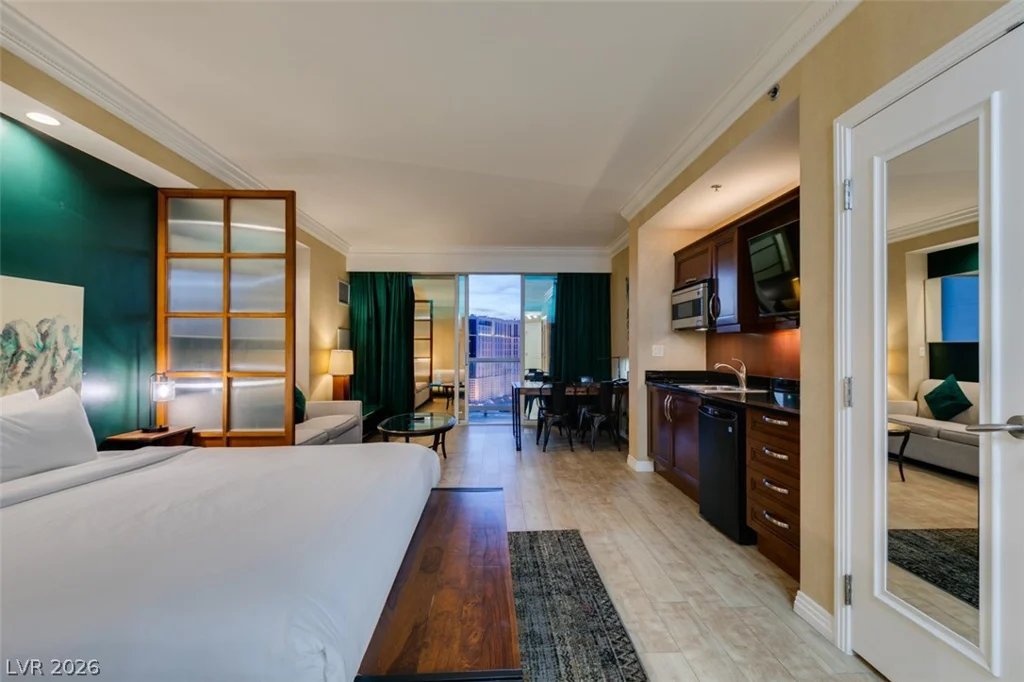145 HARMON, Las Vegas, NV 89109