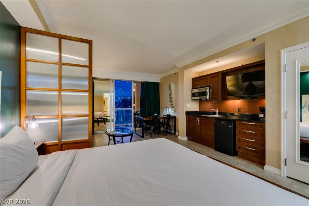 145 HARMON, Las Vegas, NV 89109