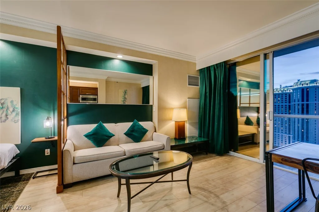 145 HARMON, Las Vegas, NV 89109