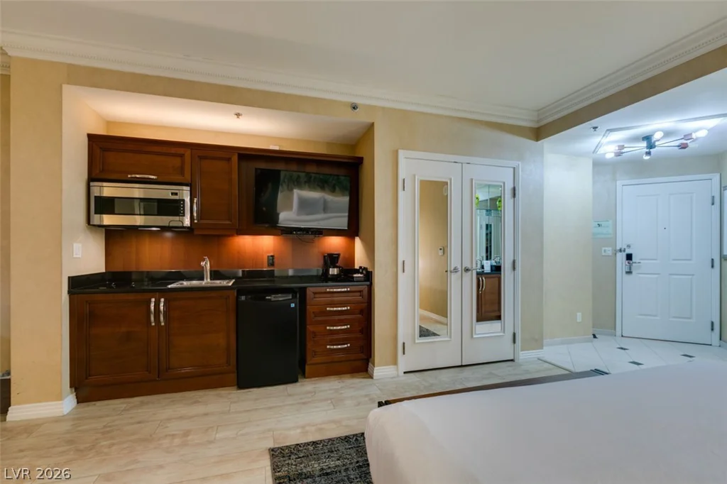 145 HARMON, Las Vegas, NV 89109