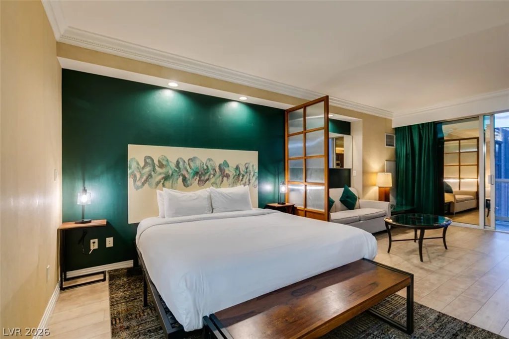145 HARMON, Las Vegas, NV 89109