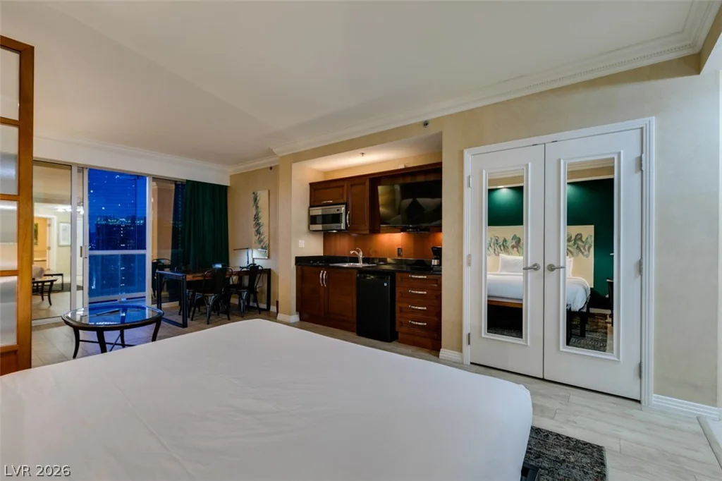 145 HARMON, Las Vegas, NV 89109