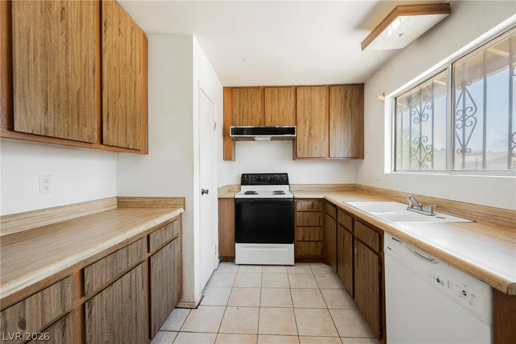 2108 San Simeon, Las Vegas, NV 89108