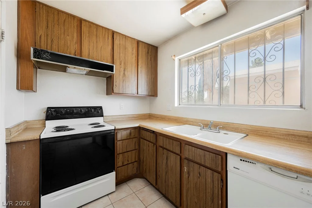 2108 San Simeon, Las Vegas, NV 89108