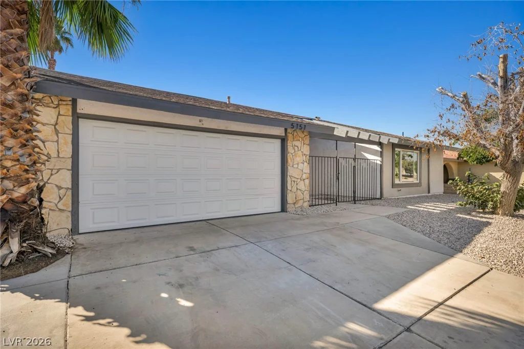 5151 Golden Spring, Las Vegas, NV 89146