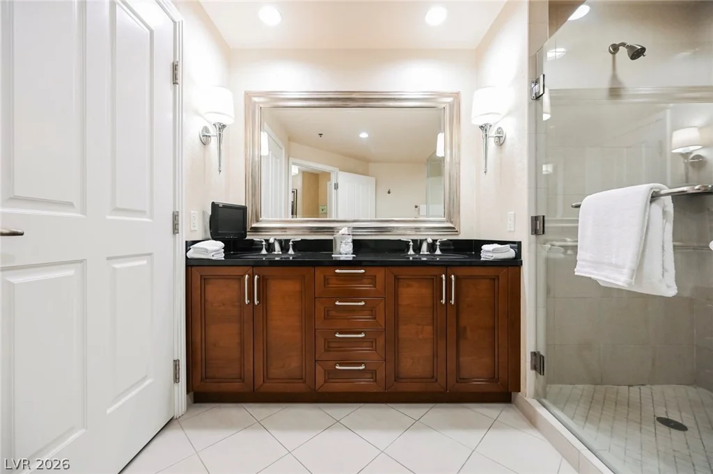 135 HARMON, Las Vegas, NV 89109