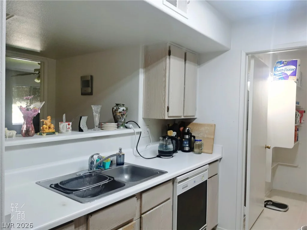 7885 Flamingo, Las Vegas, NV 89147