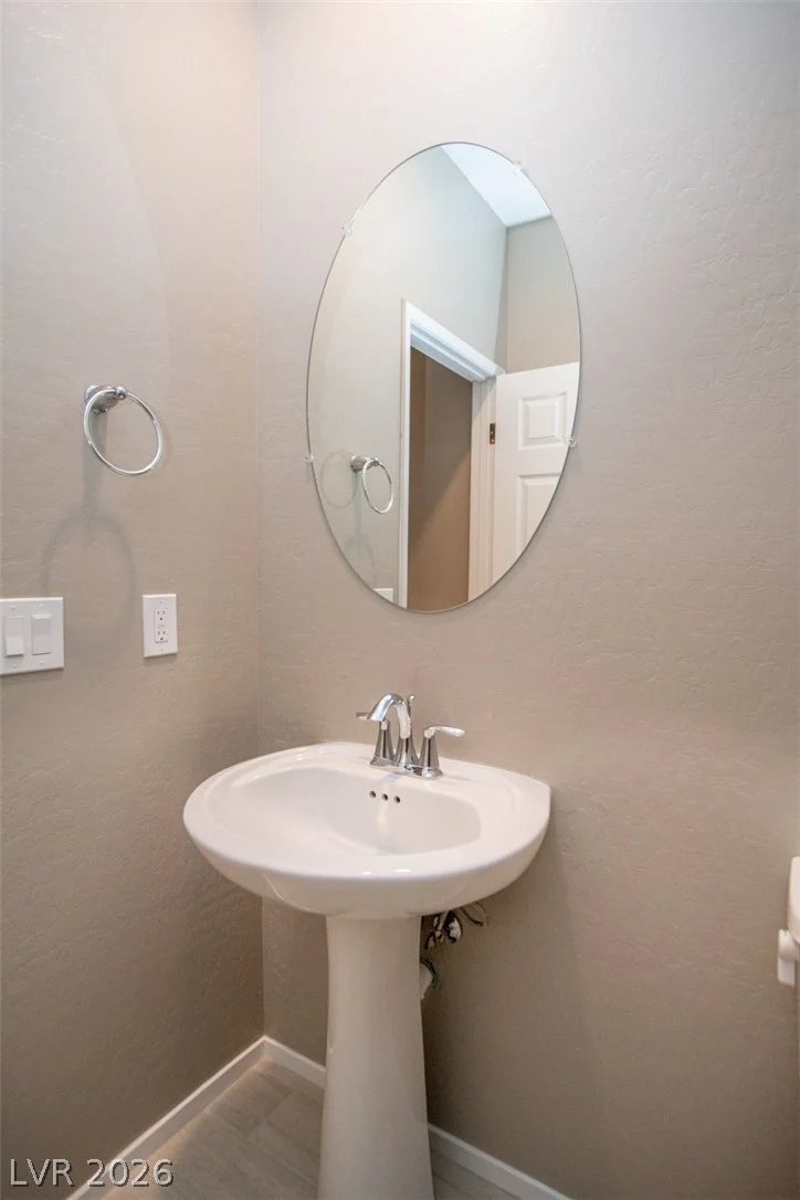 9 Alamere Falls, Las Vegas, NV 89138