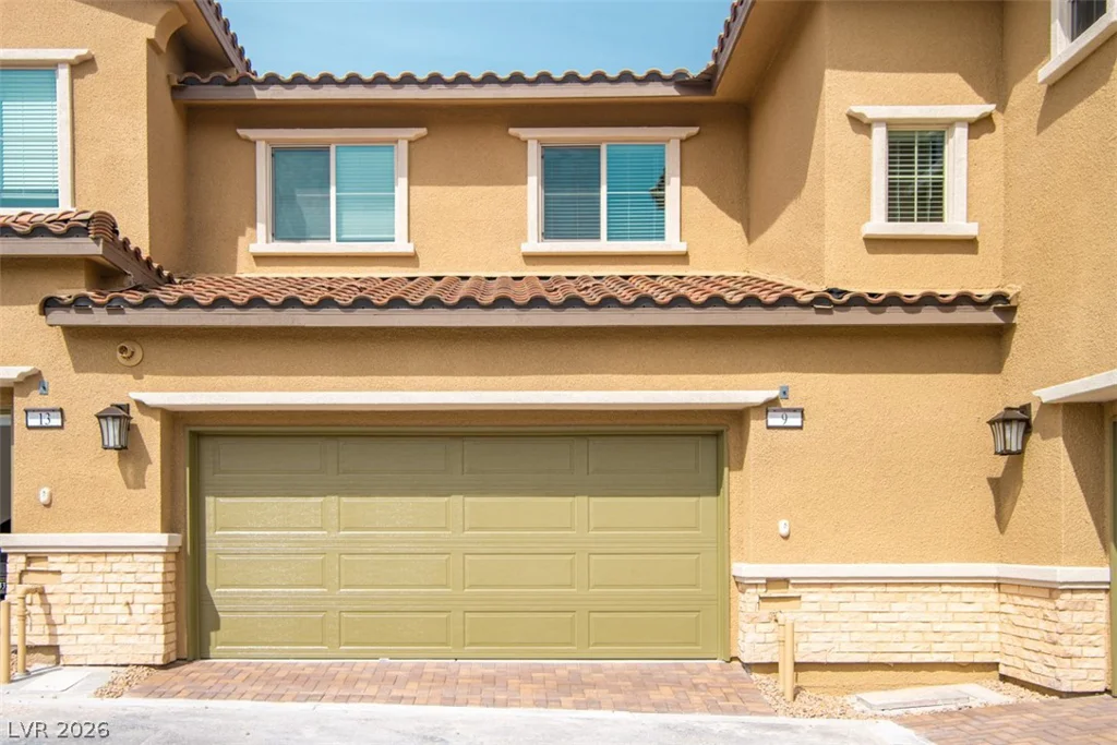 9 Alamere Falls, Las Vegas, NV 89138