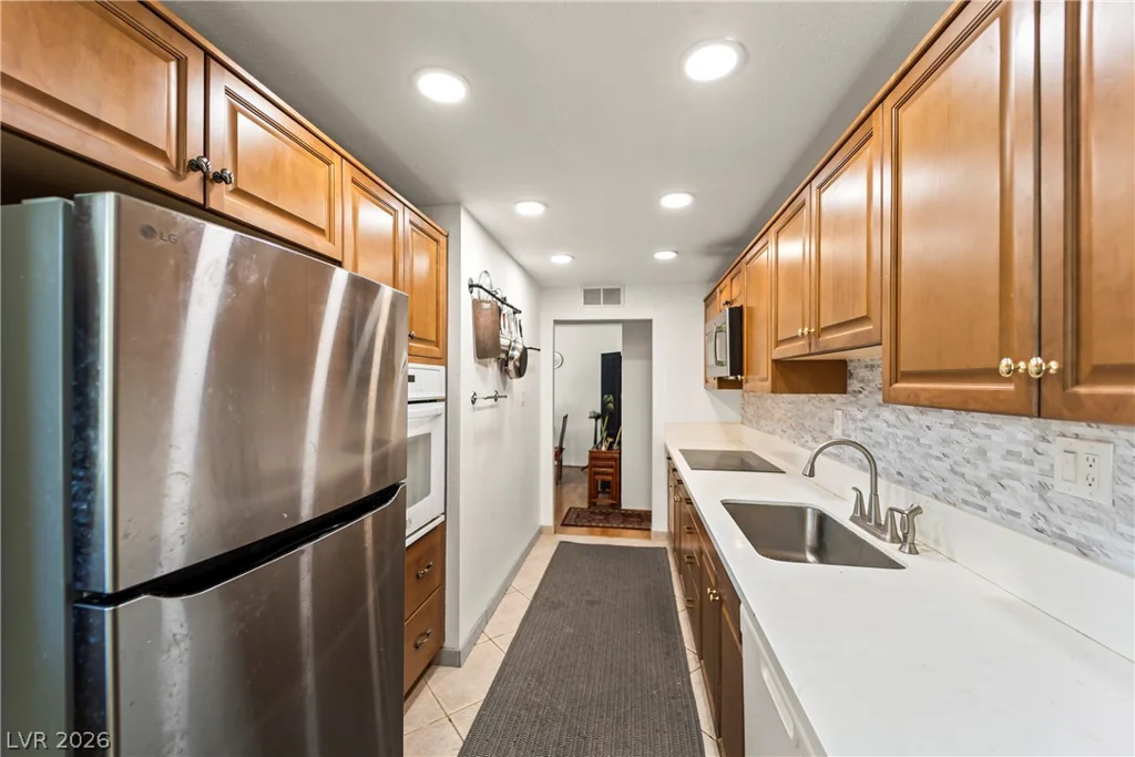 750 Royal Crest, Las Vegas, NV 89169