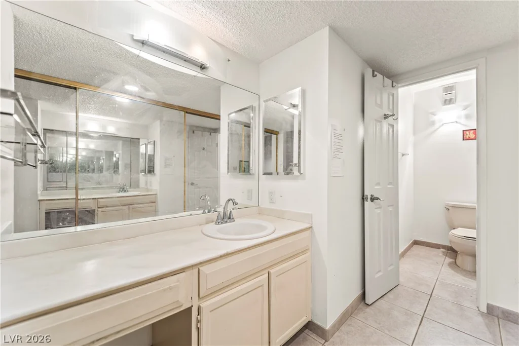 750 Royal Crest, Las Vegas, NV 89169