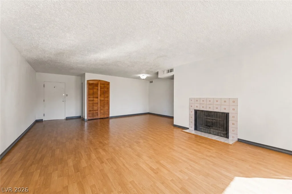 750 Royal Crest, Las Vegas, NV 89169