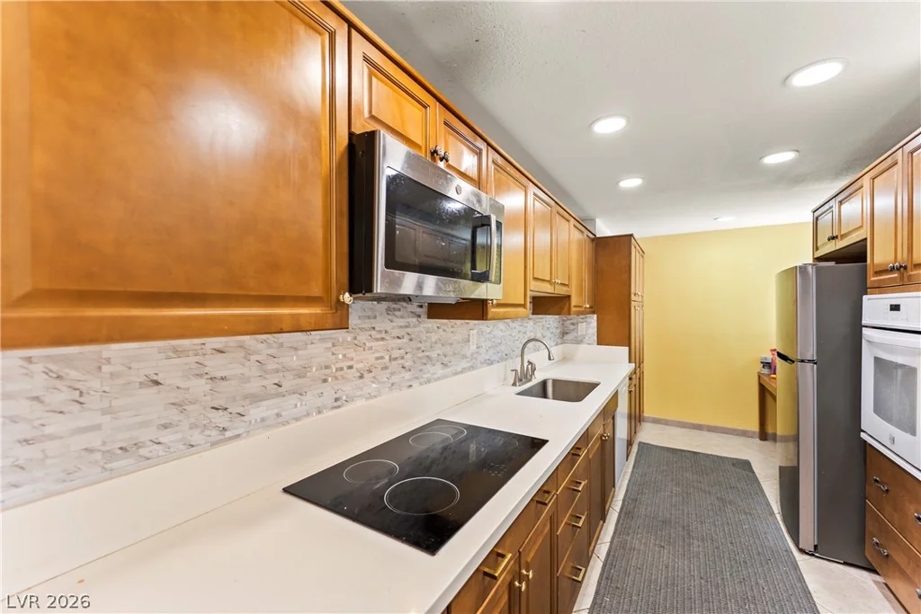 750 Royal Crest, Las Vegas, NV 89169