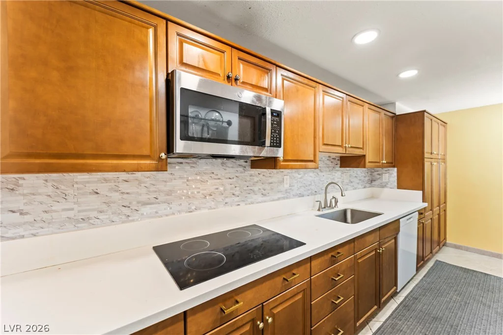 750 Royal Crest, Las Vegas, NV 89169