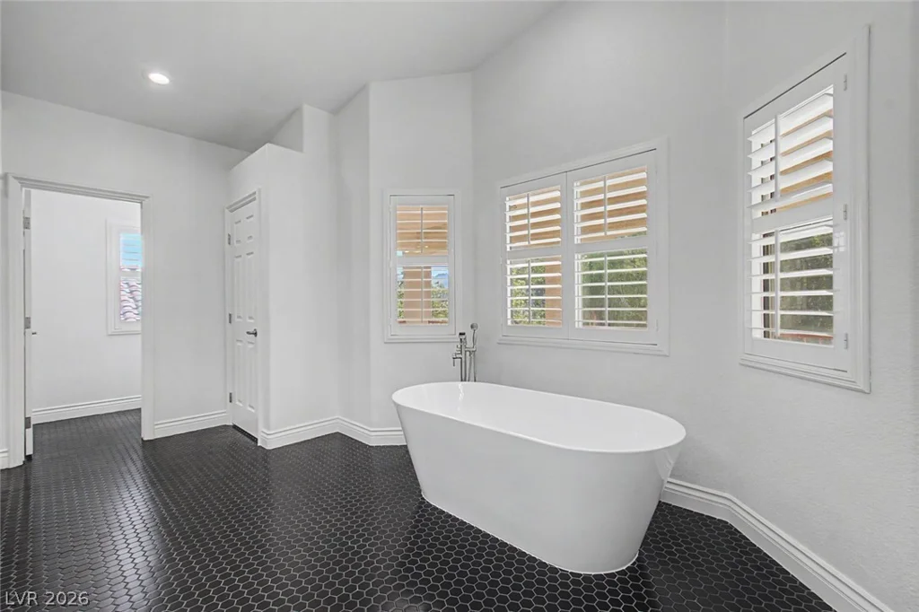 8153 Waltons Mill, Las Vegas, NV 89131