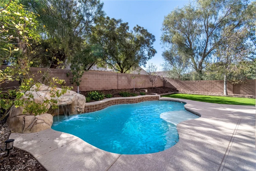 8153 Waltons Mill, Las Vegas, NV 89131
