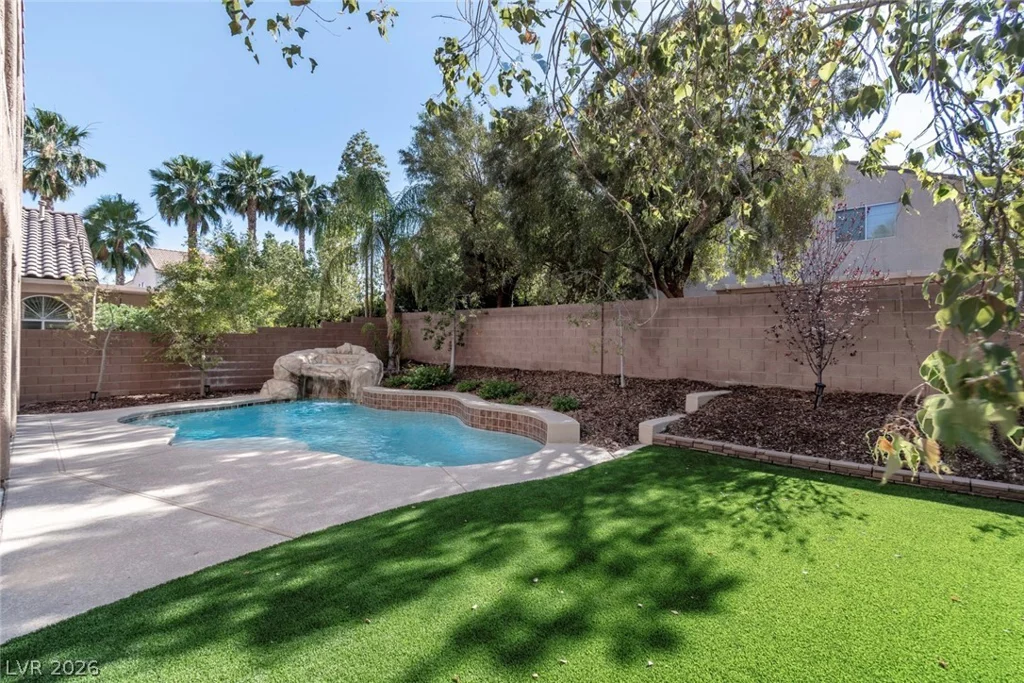 8153 Waltons Mill, Las Vegas, NV 89131