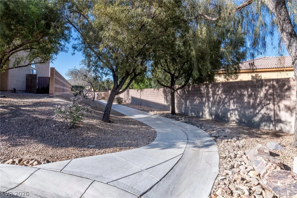 8153 Waltons Mill, Las Vegas, NV 89131