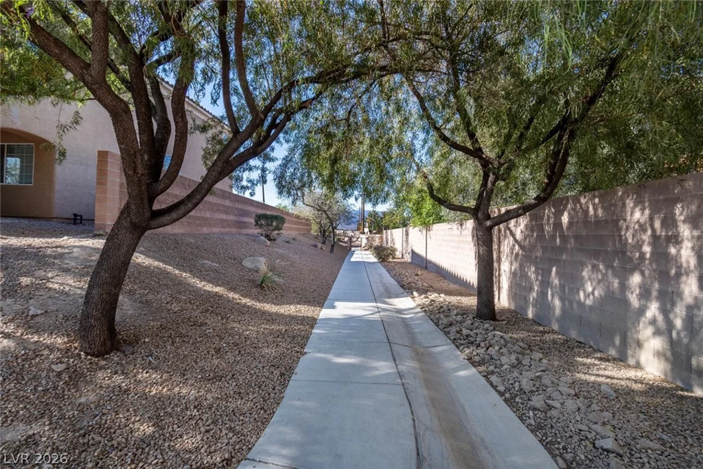 8153 Waltons Mill, Las Vegas, NV 89131