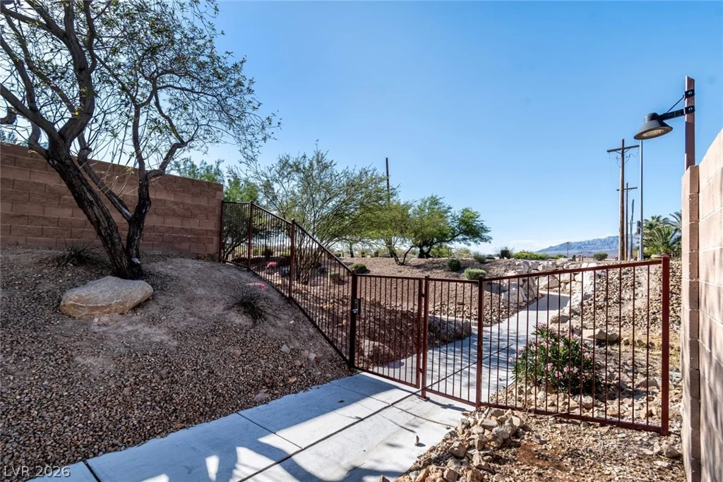 8153 Waltons Mill, Las Vegas, NV 89131