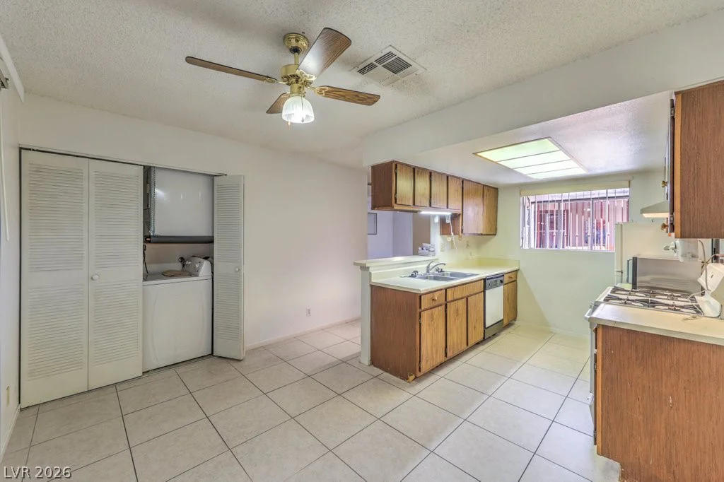 425 Lamb, Las Vegas, NV 89110