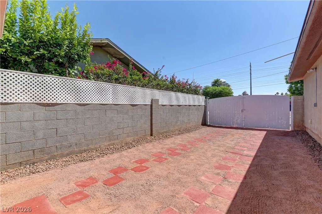 3896 Acapulco, Las Vegas, NV 89121