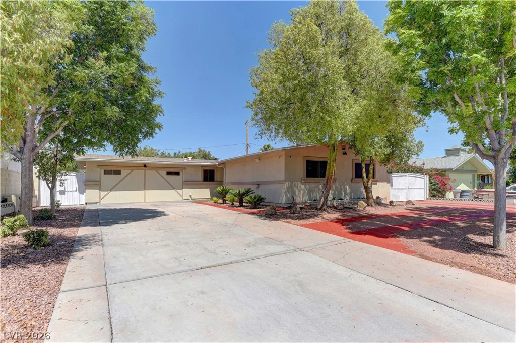 3896 Acapulco, Las Vegas, NV 89121
