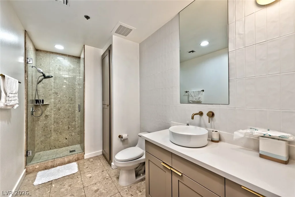 4575 Dean Martin, Las Vegas, NV 89103