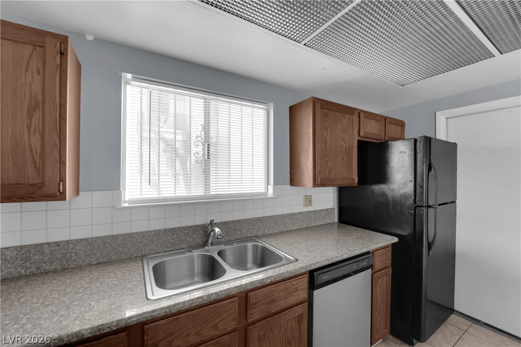 4444 Desert Inn, Las Vegas, NV 89102