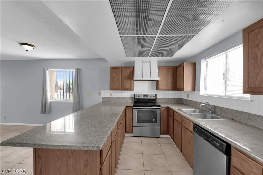 4444 Desert Inn, Las Vegas, NV 89102