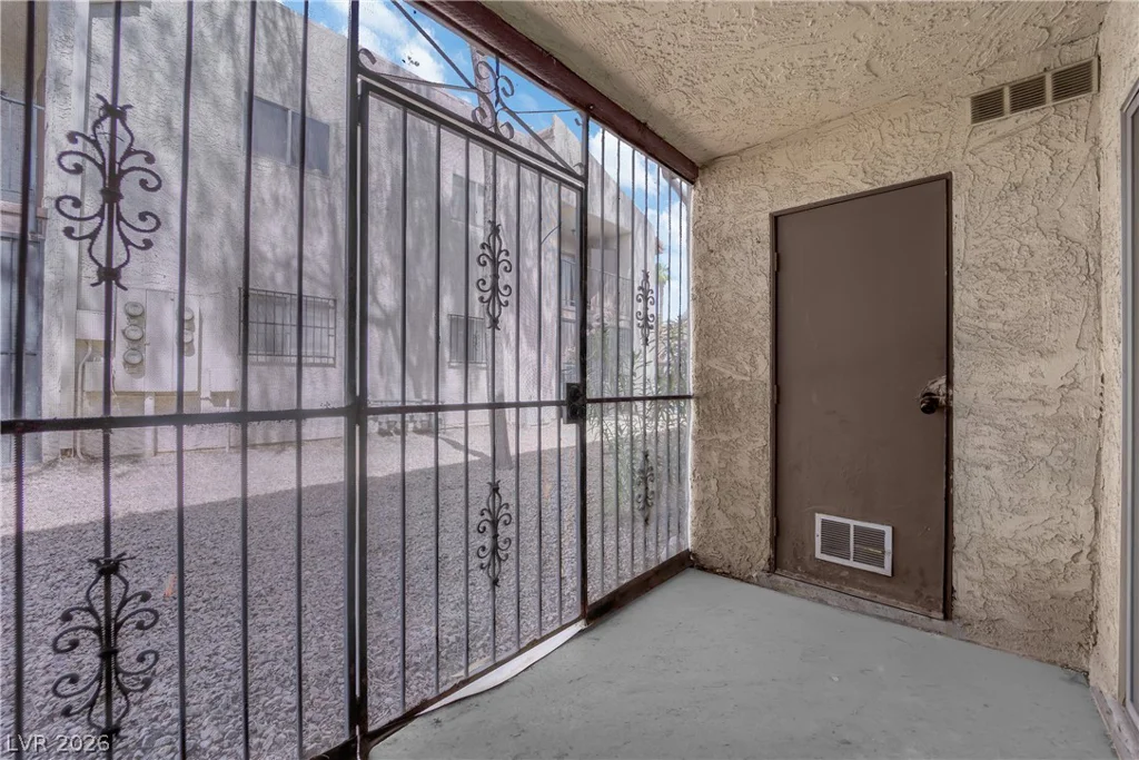 4444 Desert Inn, Las Vegas, NV 89102