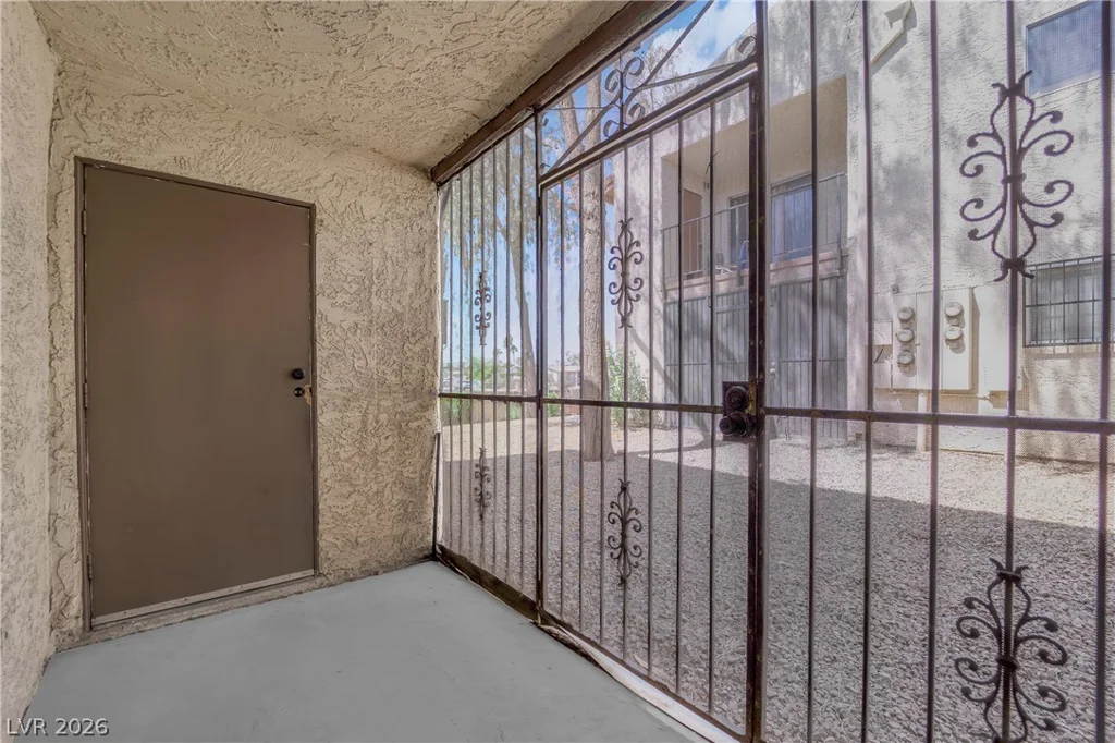 4444 Desert Inn, Las Vegas, NV 89102