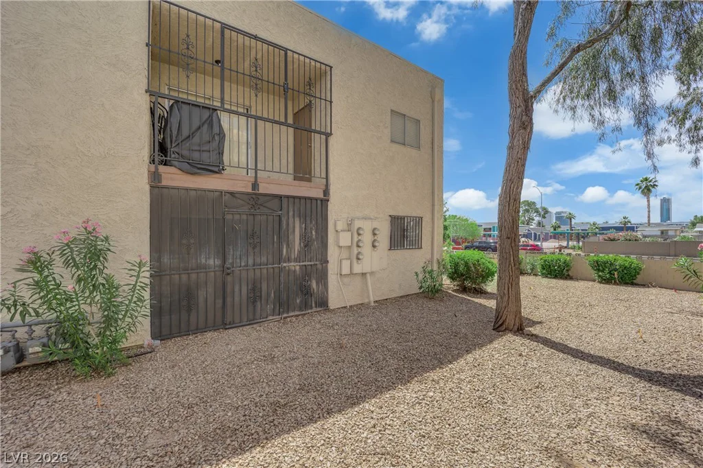 4444 Desert Inn, Las Vegas, NV 89102