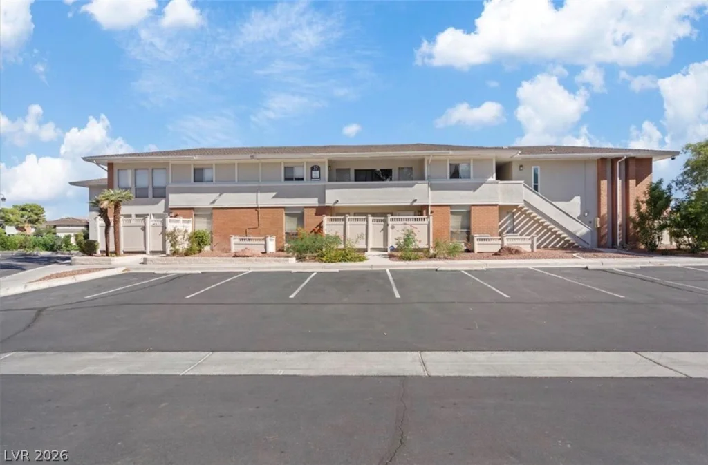 669 Oakmont, Las Vegas, NV 89109
