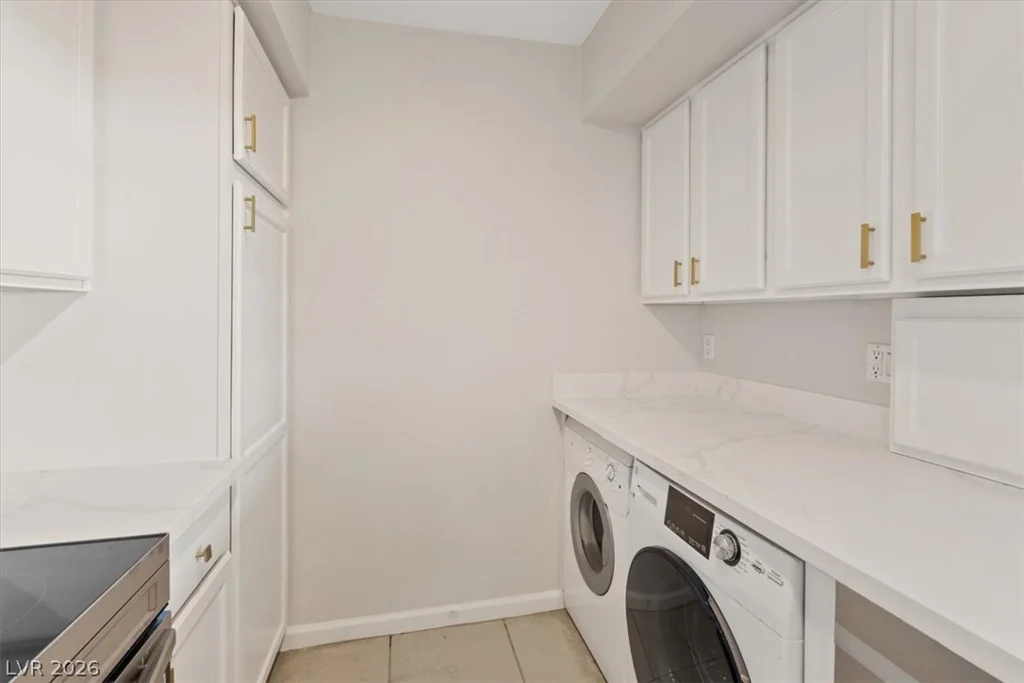 669 Oakmont, Las Vegas, NV 89109