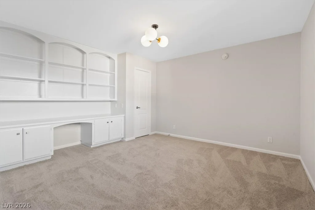 669 Oakmont, Las Vegas, NV 89109