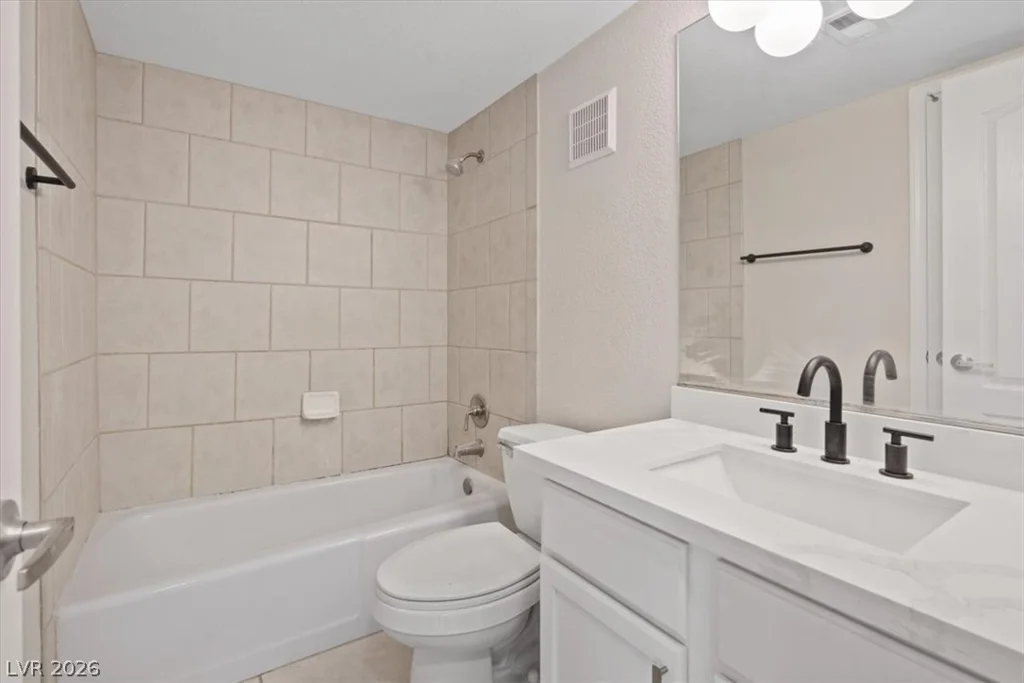 669 Oakmont, Las Vegas, NV 89109