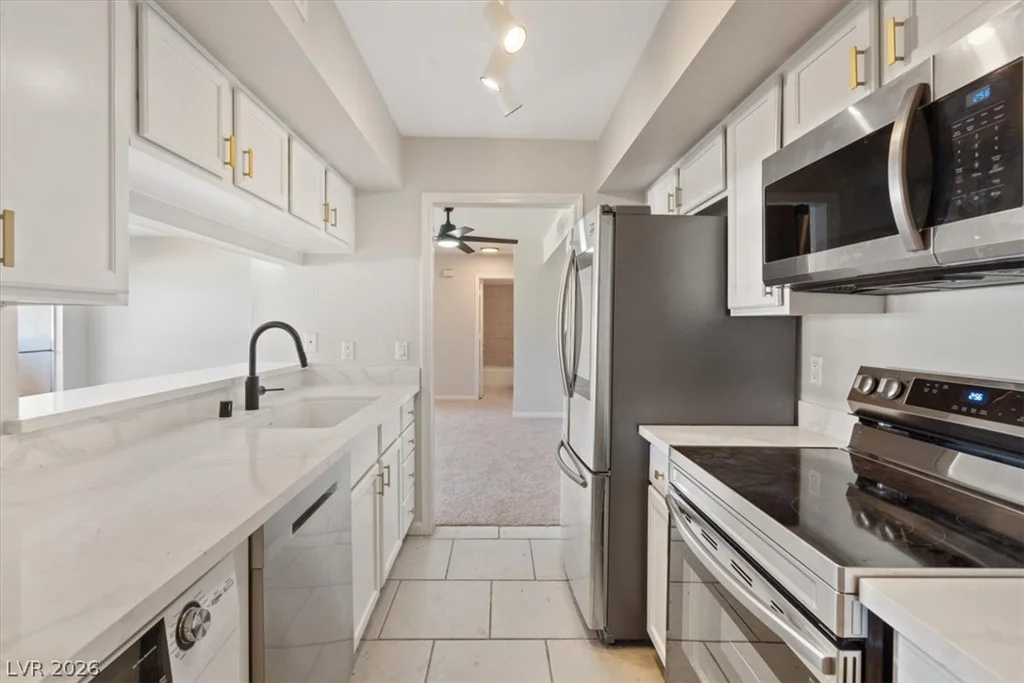 669 Oakmont, Las Vegas, NV 89109