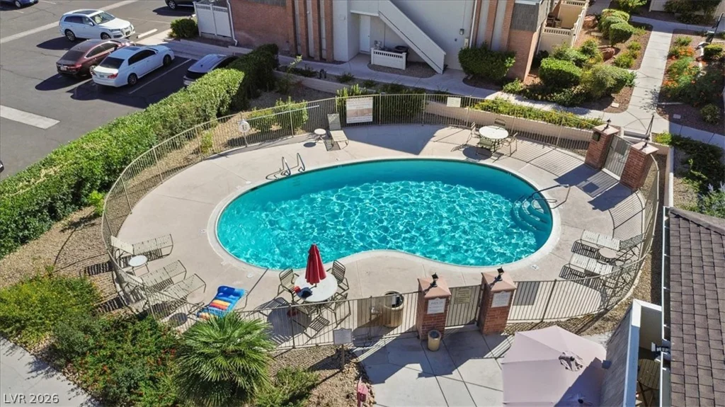 669 Oakmont, Las Vegas, NV 89109