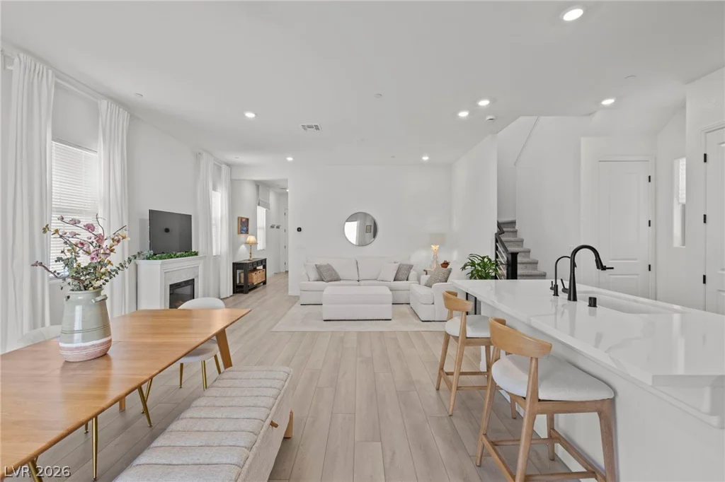 647 La Vista Acres, Las Vegas, NV 89138