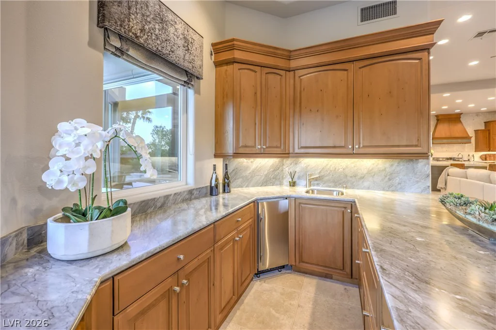 9704 Highridge, Las Vegas, NV 89134