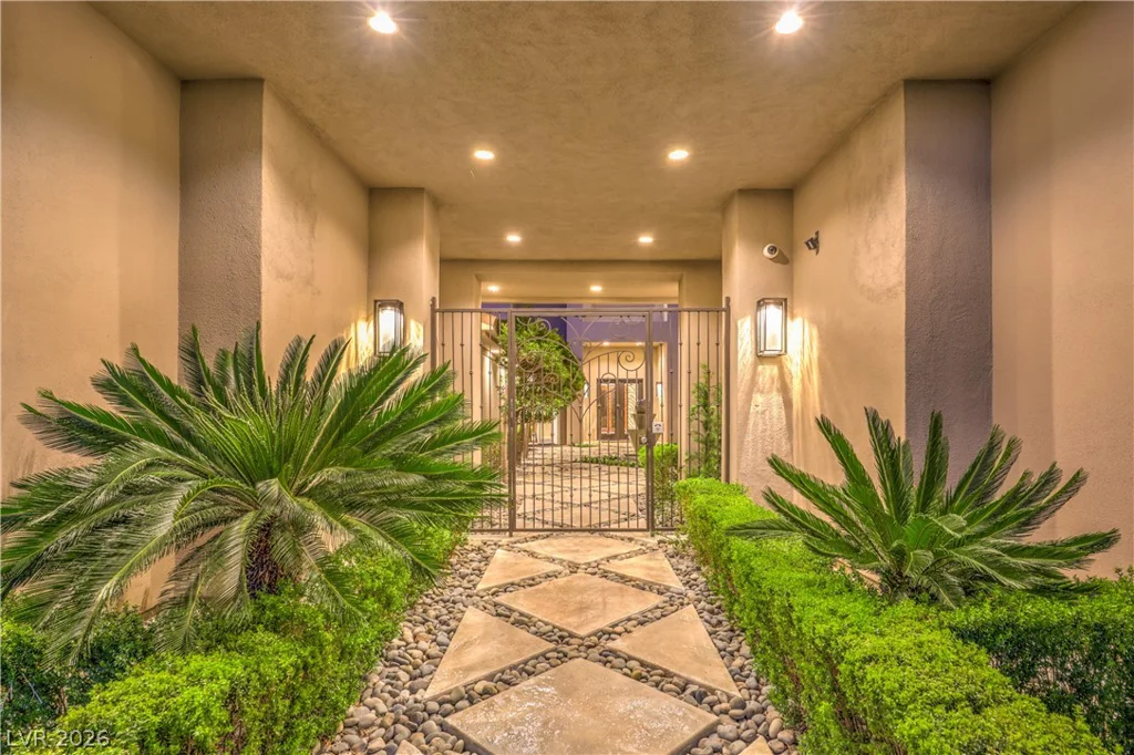 9704 Highridge, Las Vegas, NV 89134