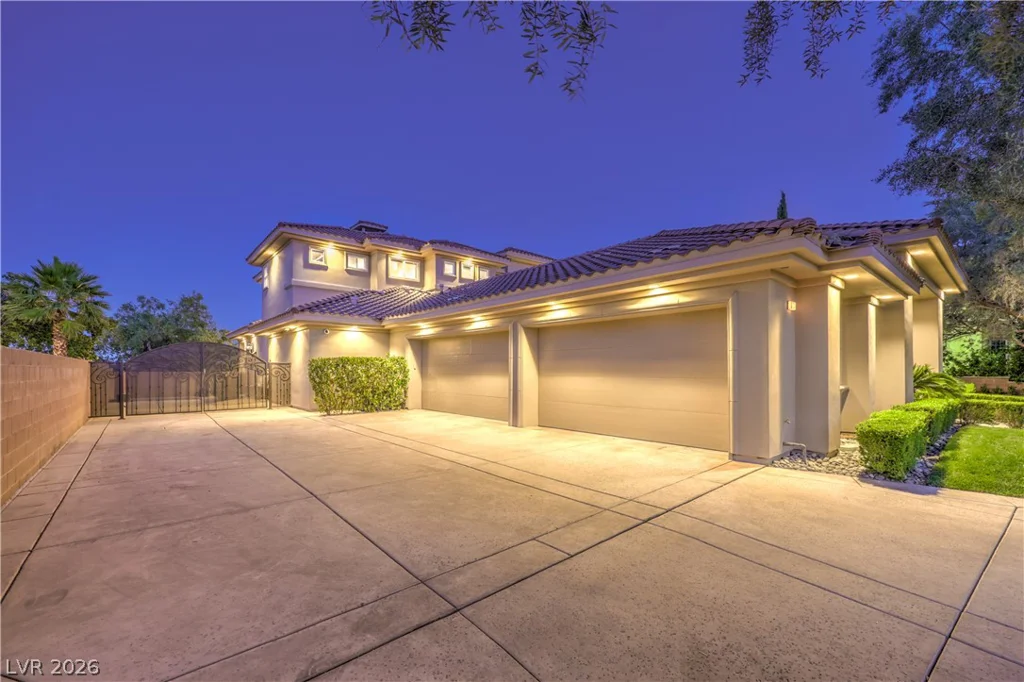 9704 Highridge, Las Vegas, NV 89134