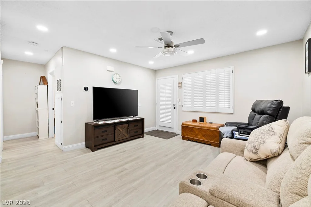 2141 Twickenham, Las Vegas, NV 89108