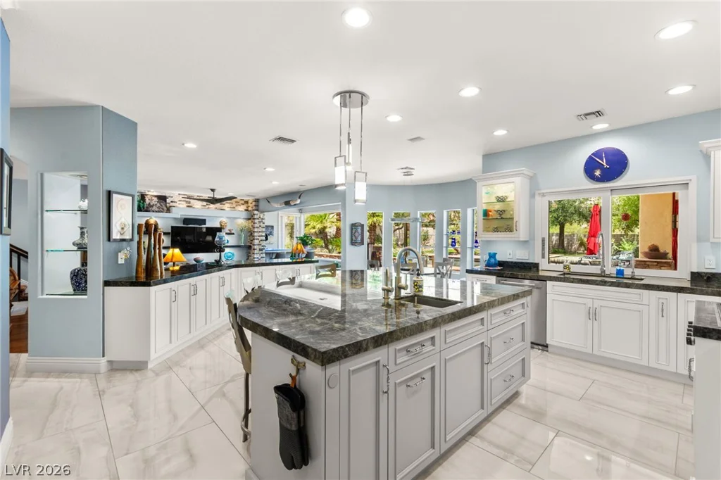 7428 Doe, Las Vegas, NV 89117