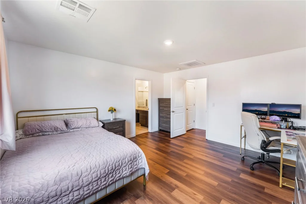 1886 Neoga, Las Vegas, NV 89115
